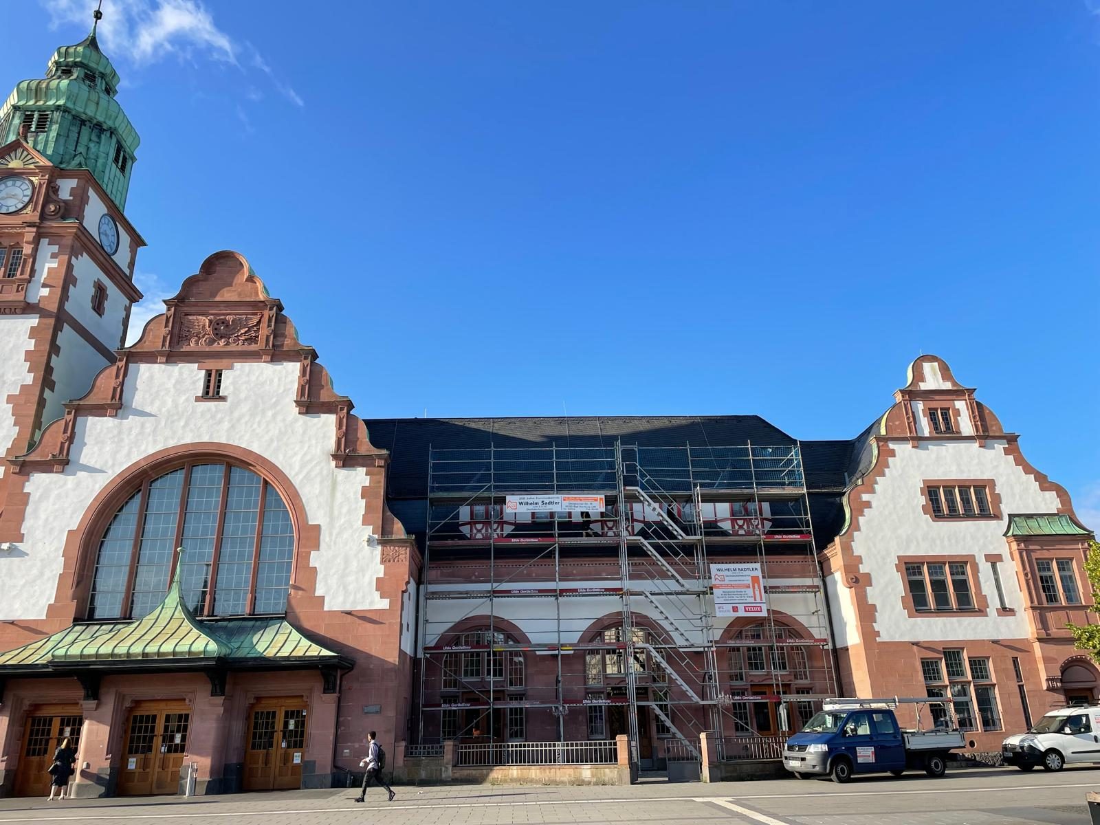 Historisches Gebäude in Bad Homburg mit Arbeitsgerüst