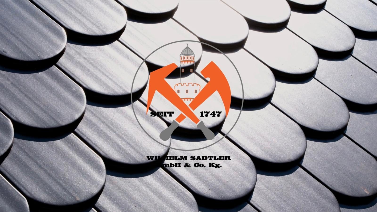 Firmenemblem Wilhelm Sadtler seit 1747 auf einer Schieferdeckung